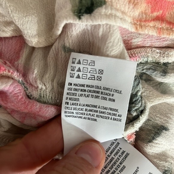 American Eagle White w/ Pink Floral Tie Front Top Size Medium - Picture 8 of 8